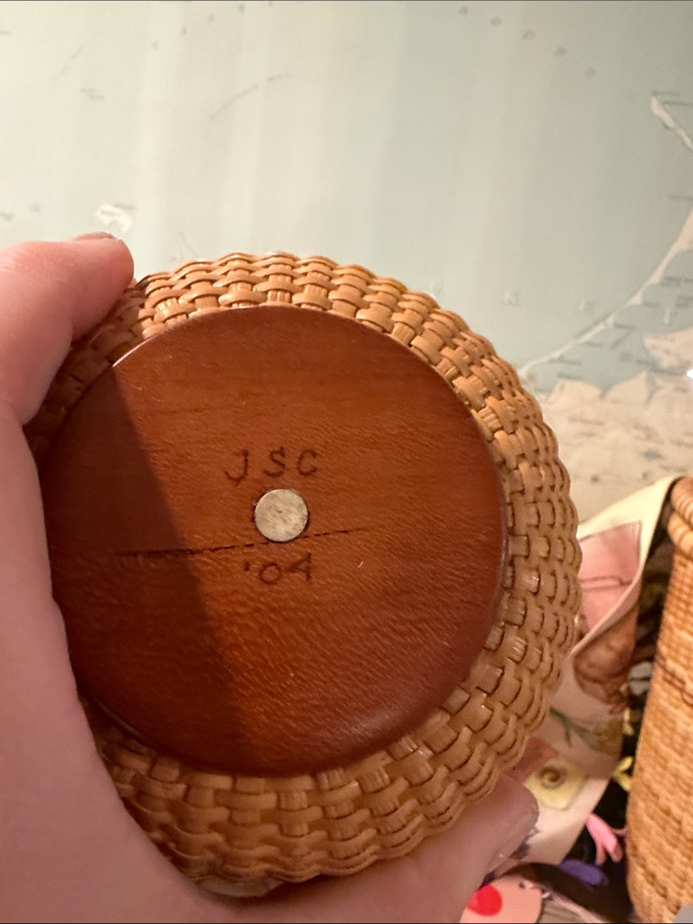 Nantucket basket hand woven signed with ivory shell top - Picture 10 of 15